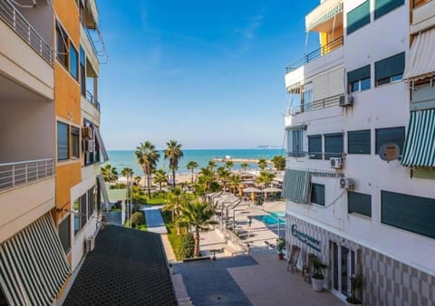 Property building, Day, View (from property/room), Balcony/Terrace, City view, Pool view, Sea view, Swimming pool, Parking