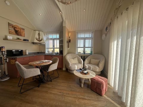Seating area, kitchen
