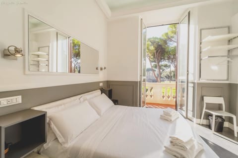 Bed, View (from property/room), Photo of the whole room, Bedroom