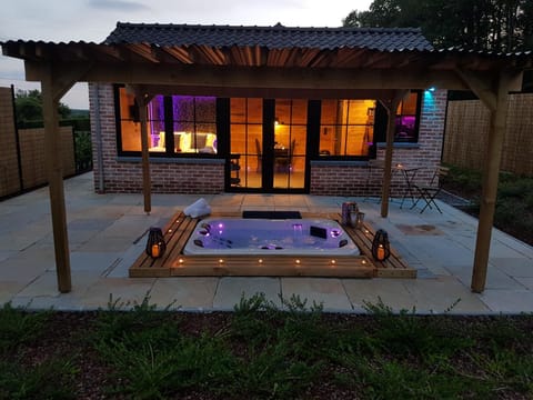 Property building, Natural landscape, Hot Tub