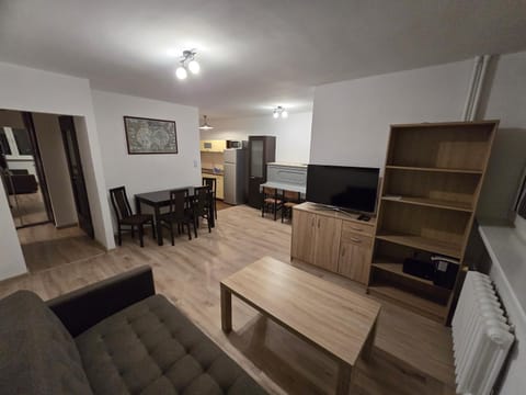 Communal lounge/ TV room, TV and multimedia, Seating area, Dining area, Evening entertainment