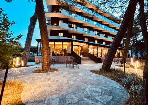 Property building, Day, Garden, Garden view, Breakfast