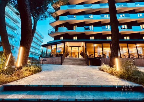 Property building, Restaurant/places to eat, Night, Horse-riding, Horse-riding, Bathroom, Lounge or bar, Pool view, Swimming pool, Breakfast, Breakfast, Continental breakfast, Continental breakfast, Buffet breakfast, Buffet breakfast, Asian breakfast, Asian breakfast, Italian breakfast, Italian breakfast, English/Irish breakfast, English/Irish breakfast, American breakfast, American breakfast, Parking, minibar, wardrobe