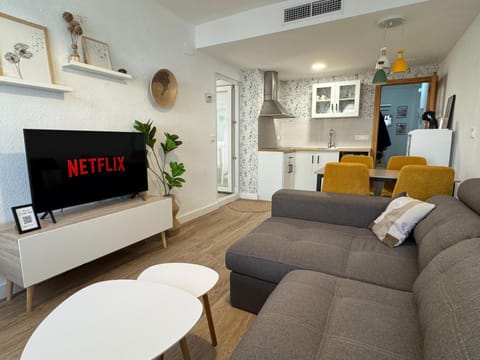 TV and multimedia, Living room, Dining area, Evening entertainment