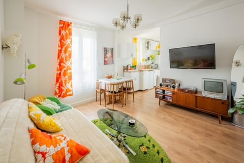 TV and multimedia, Living room, Dining area
