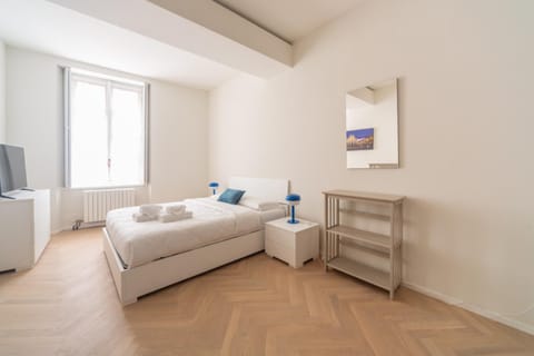 Charming 2-Bedroom Apartment in Milanese Building Apartment in Milan
