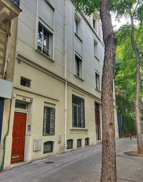 Property building, Day, Street view