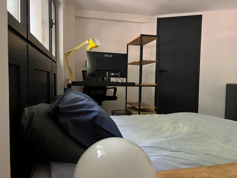 Photo of the whole room, Bedroom