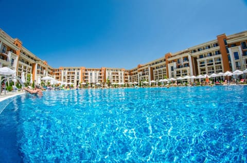 Property building, Swimming pool, sunbed