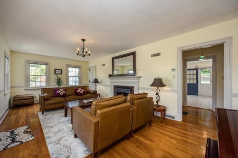 Harrisonburg Hidden Gem Across from JMU & Hotspots House in Harrisonburg