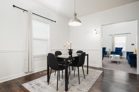 Seating area, Dining area