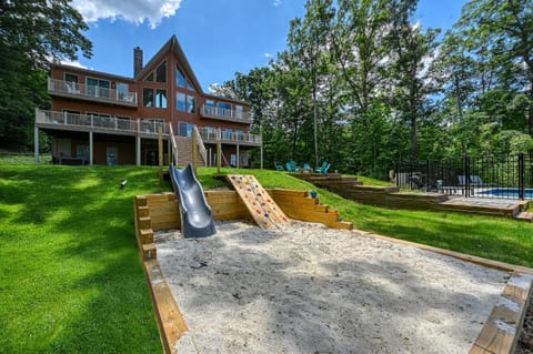 Ultimate LKA Retreat Boatdock Heated Pool Hottub House in Lake Anna