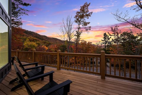 Epic Mtn Views I Luxe 5BR Alpine Escape House in Massanutten