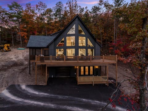 Epic Mtn Views I Luxe 5BR Alpine Escape House in Massanutten