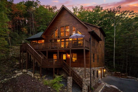 Premier Log Home Theater, Sauna Hot Tub House in Massanutten