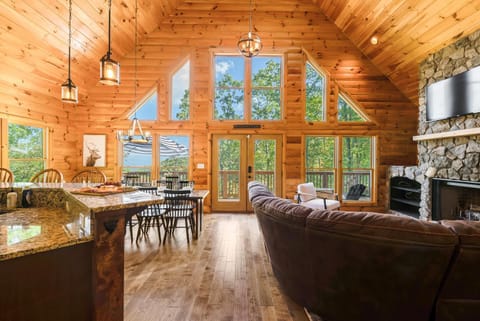 Premier Log Home Theater, Sauna Hot Tub House in Massanutten