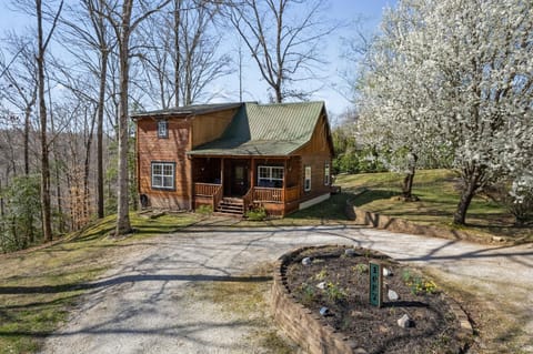 Deer Run - A Peaceful cabin hideaway Cabin in Tennessee