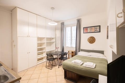 Bed, Living room
