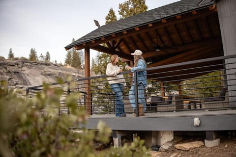 Sunset Retreat AC, Big Views & Dream Deck House in Shaver Lake