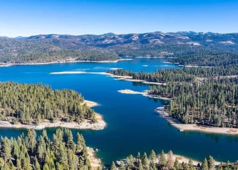Sunset Retreat AC, Big Views & Dream Deck House in Shaver Lake