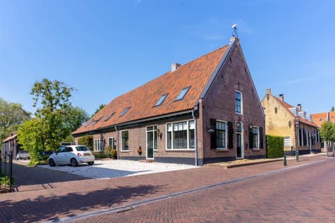 Property building, Day, Neighbourhood, Street view, Location, Parking