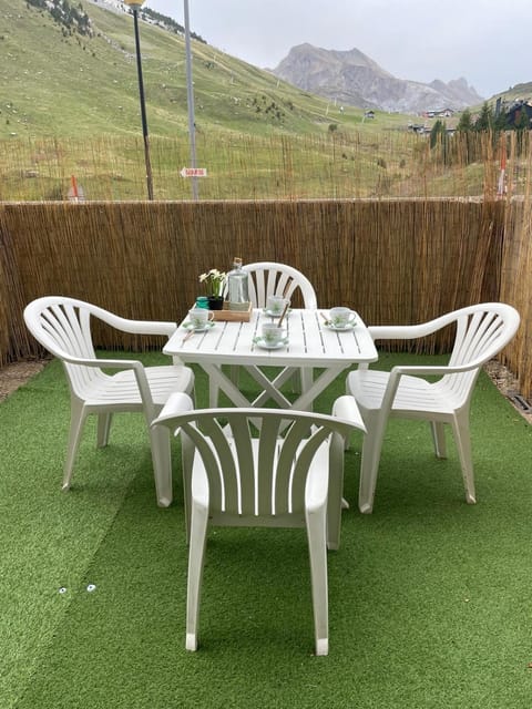 Natural landscape, Dining area, Mountain view