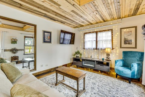 Walk to Downtown Eclectic Wisconsin Dells Home House in Wisconsin Dells