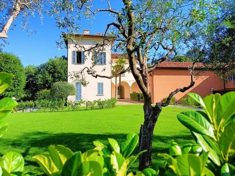 Incanto Home -Villa Maderni with COMO Lake View Apartment in Como
