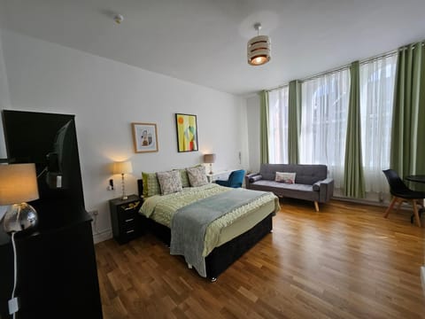 Central Chambers Suites - Suite 1 Bed and Breakfast in Leek