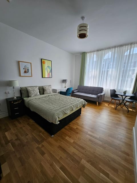 Central Chambers Suites - Suite 1 Bed and Breakfast in Leek