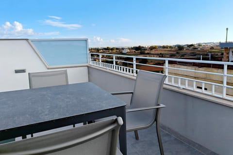 Day, View (from property/room), Balcony/Terrace, Dining area