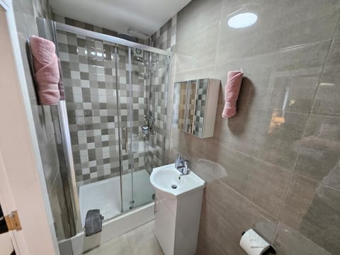 Central Chambers Suites - Suite 4 Bed and Breakfast in Leek