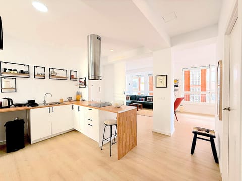 Kitchen or kitchenette, Living room, minibar
