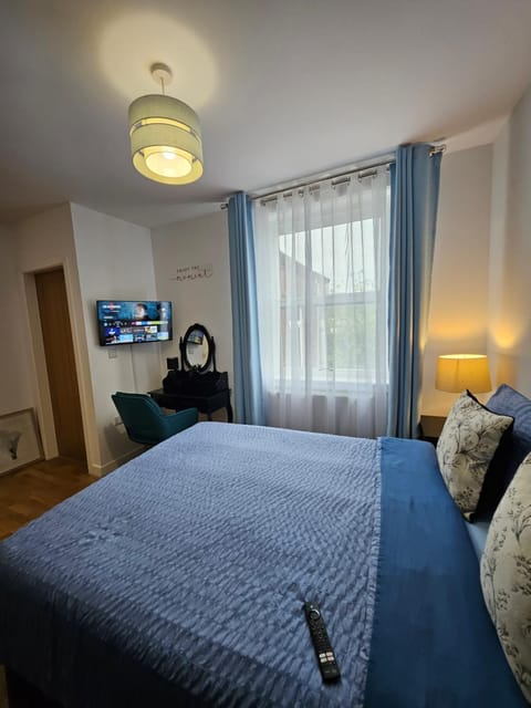 Central Chambers Suites - Suite 5 Bed and Breakfast in Leek