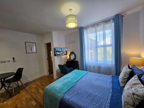 Central Chambers Suites - Suite 5 Bed and Breakfast in Leek