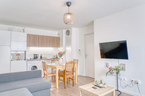 Communal lounge/ TV room, Living room, Seating area, Dining area