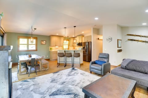 5 Mi to Whitefish Resort Lift Apt with Beach Access Apartment in Whitefish