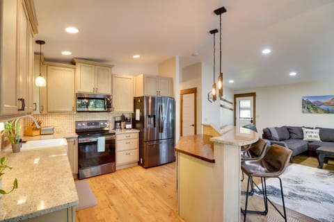 5 Mi to Whitefish Resort Lift Apt with Beach Access Apartment in Whitefish