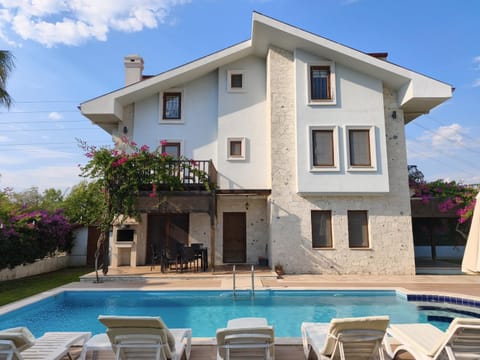 Property building, Patio, Day, View (from property/room), Balcony/Terrace, Pool view, Swimming pool, sunbed