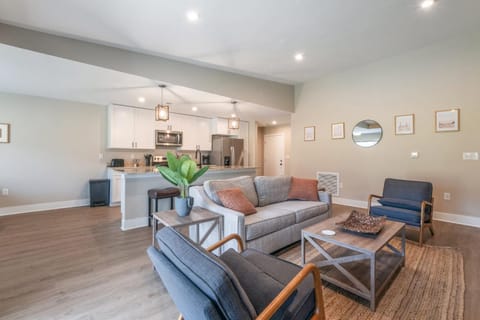 Cozy Condos with Kitchens & Pet-Friendly House in Michigan