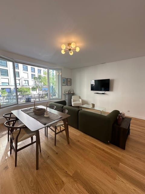 Communal lounge/ TV room, TV and multimedia, Dining area