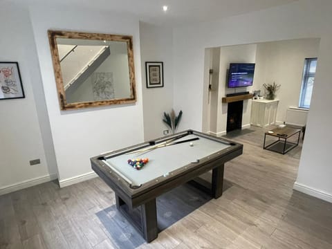 Billiard, Game Room, Dining area, Dinner