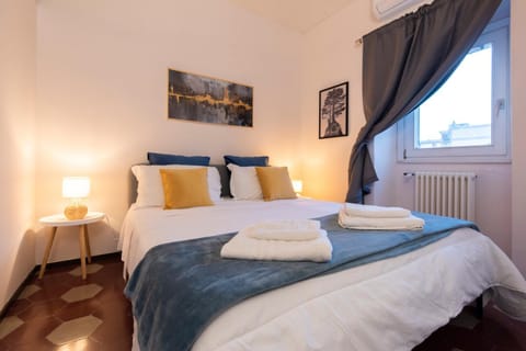 Bed, Photo of the whole room, Bedroom, internet, towels