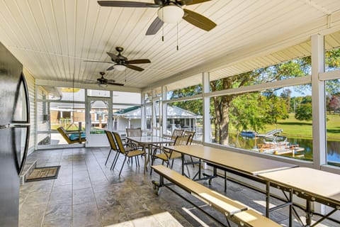 Walk to Marina! Prosperity Home with Screened Porch House in Leesville