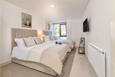 The Ivory Nook, Cozy & Spacious, Sleeps 8 Apartment in Leeds