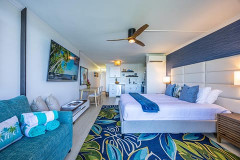 Restaurant/places to eat, Bed, TV and multimedia, Photo of the whole room