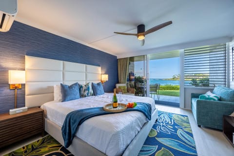 Bed, Natural landscape, Living room, Photo of the whole room, Seating area, Bedroom