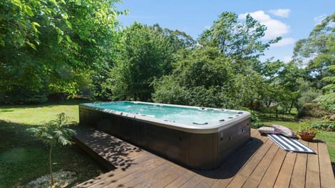 Hot Tub, Garden view, Swimming pool