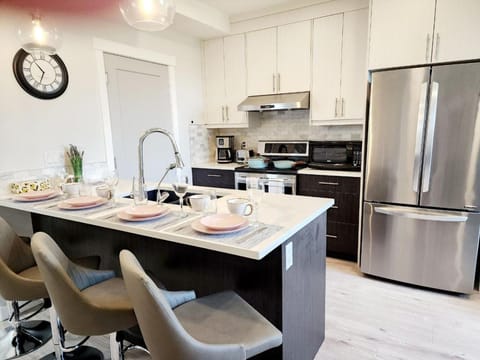 Kitchen or kitchenette, Dining area, dishwasher, oven, pet friendly, toaster