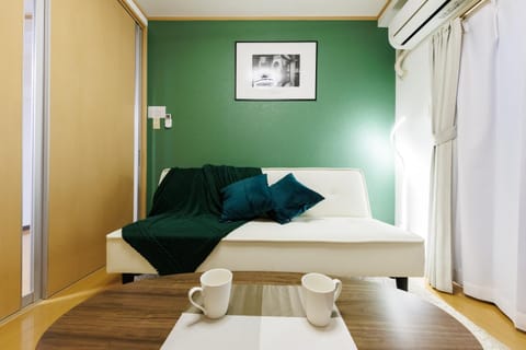 Bed, Living room